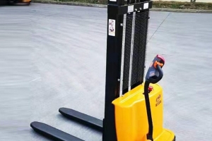 無錫電動堆高車